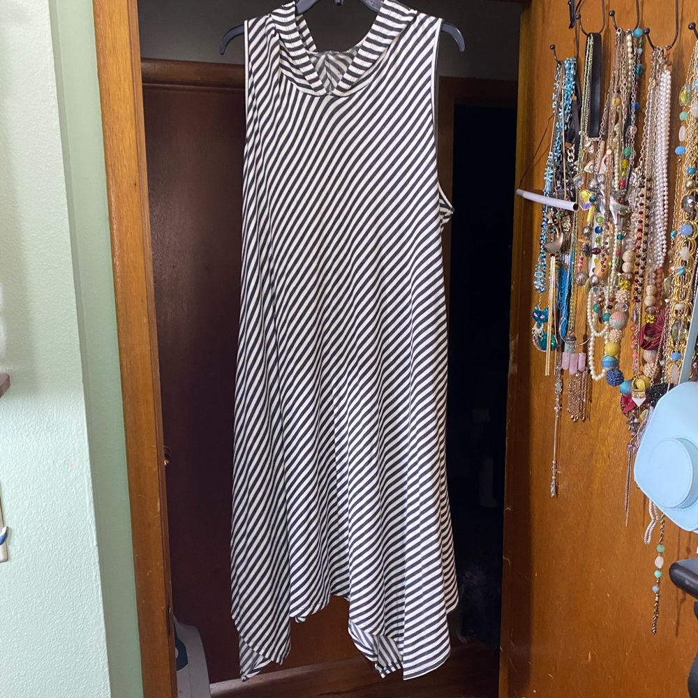 Hanky hem jersey dress with hood and pockets